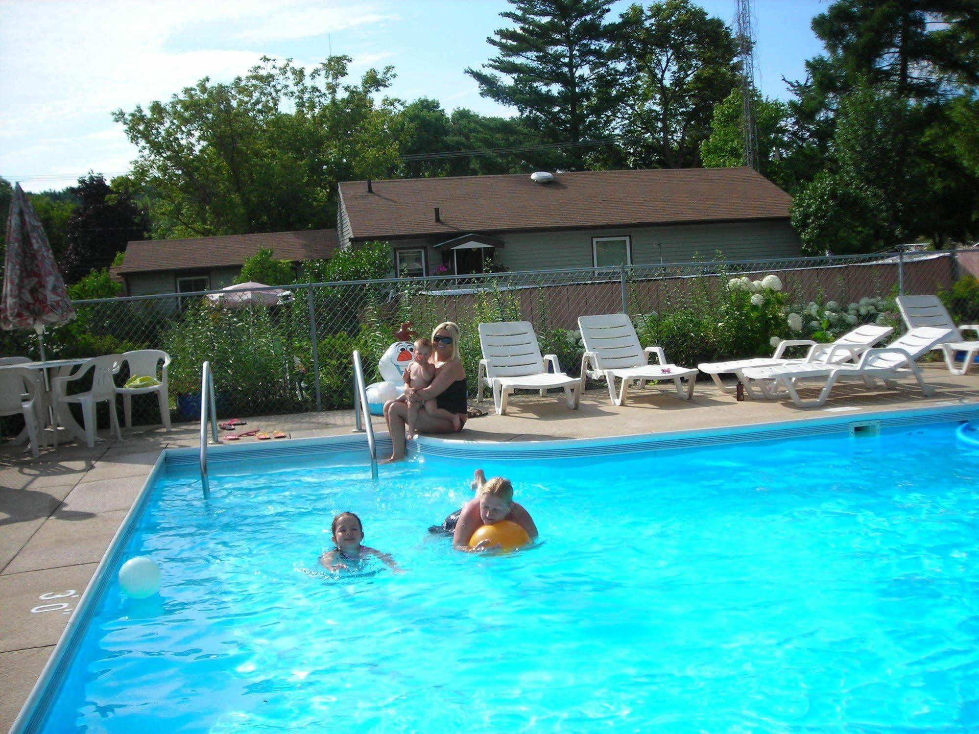 Deer Trail Motel Wisconsin Dells Eksteriør billede